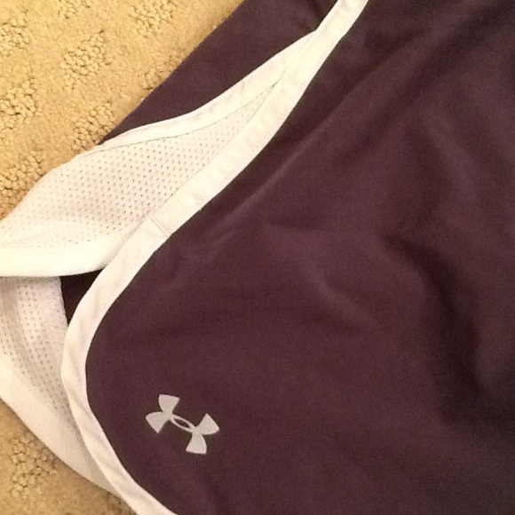 2 Ladies Shorts for $25 Nike& Under Armour - Picture 4 of 8